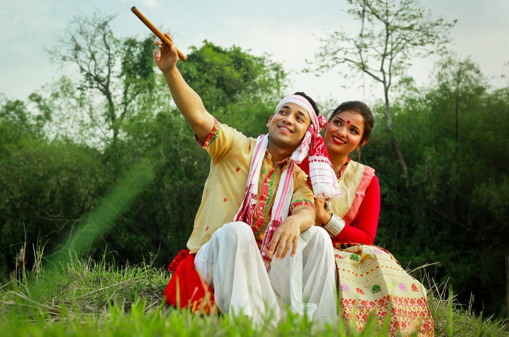 ঐতিহ্যবাহী পোশাকে অহমিয়া দম্পতি