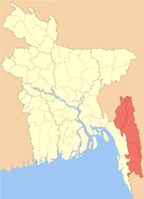 বাংলাদেশের মানচিত্র, দক্ষিণ-পূর্ব কোণে রাঙামাটি, খাগড়াছড়ি ও বান্দরবান তিন জেলা লাল রঙে চিহ্নিত