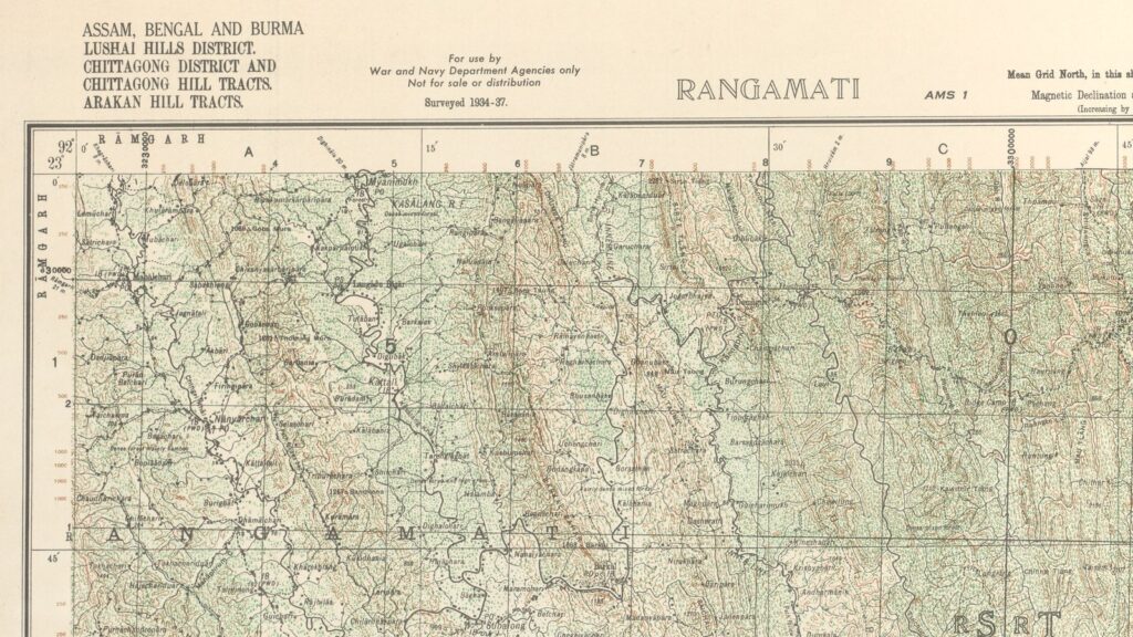 পুরনো টপোগ্রাফিক মানচিত্রের ওপরের অংশ, শিরোনামে RANGAMATI লেখা, সবুজ-বাদামি পাহাড়ি ভূমিরূপের ওপর গ্রাম ও নদীর নাম